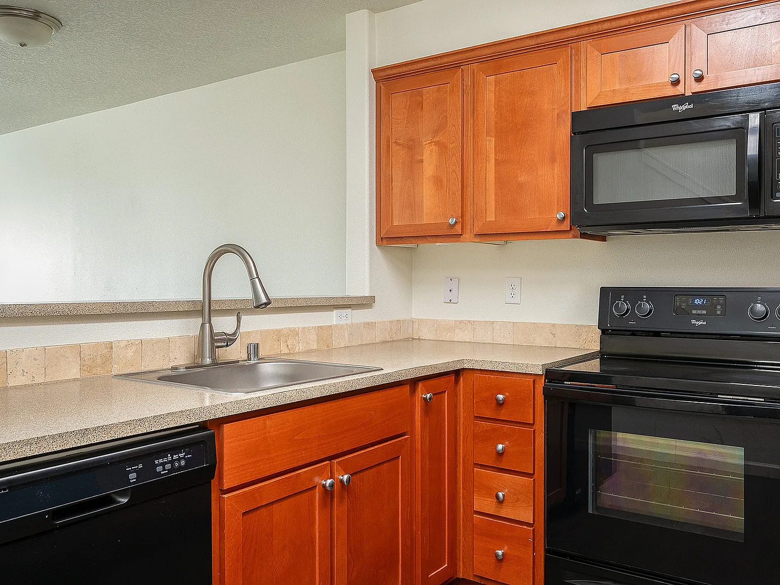 Fairview Court Townhomes — Photo 4