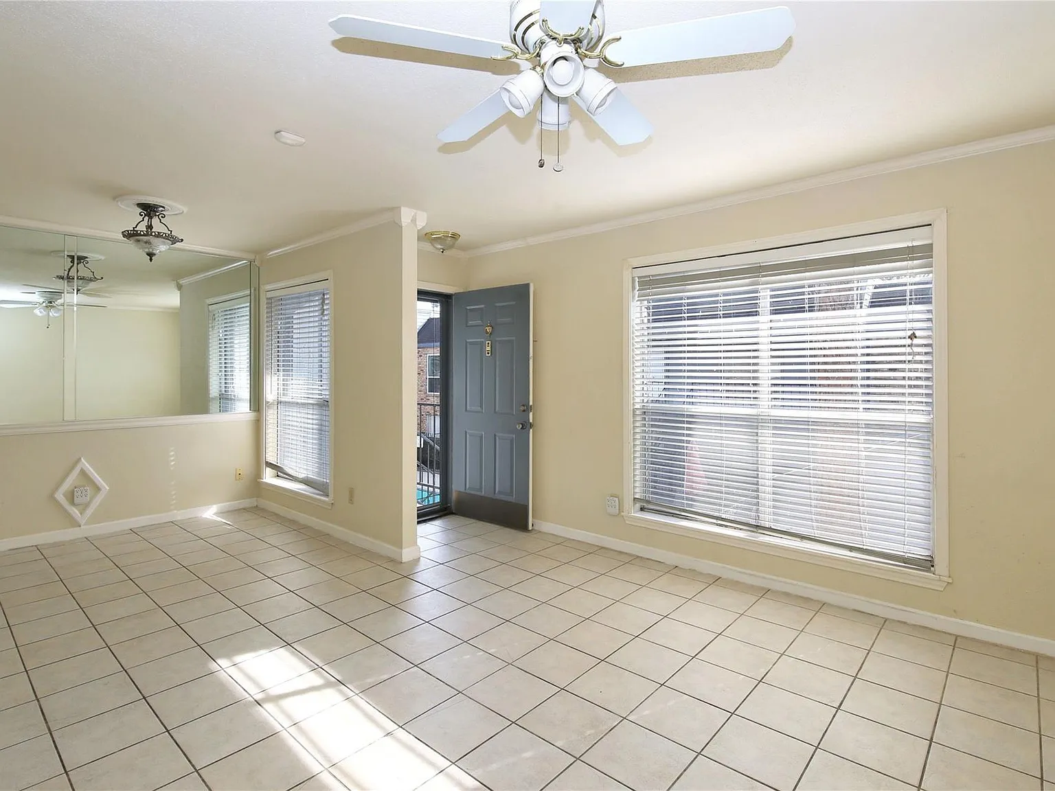 1 bed, 1.0 bath, 707 sqft, $1,100 — Photo 2
