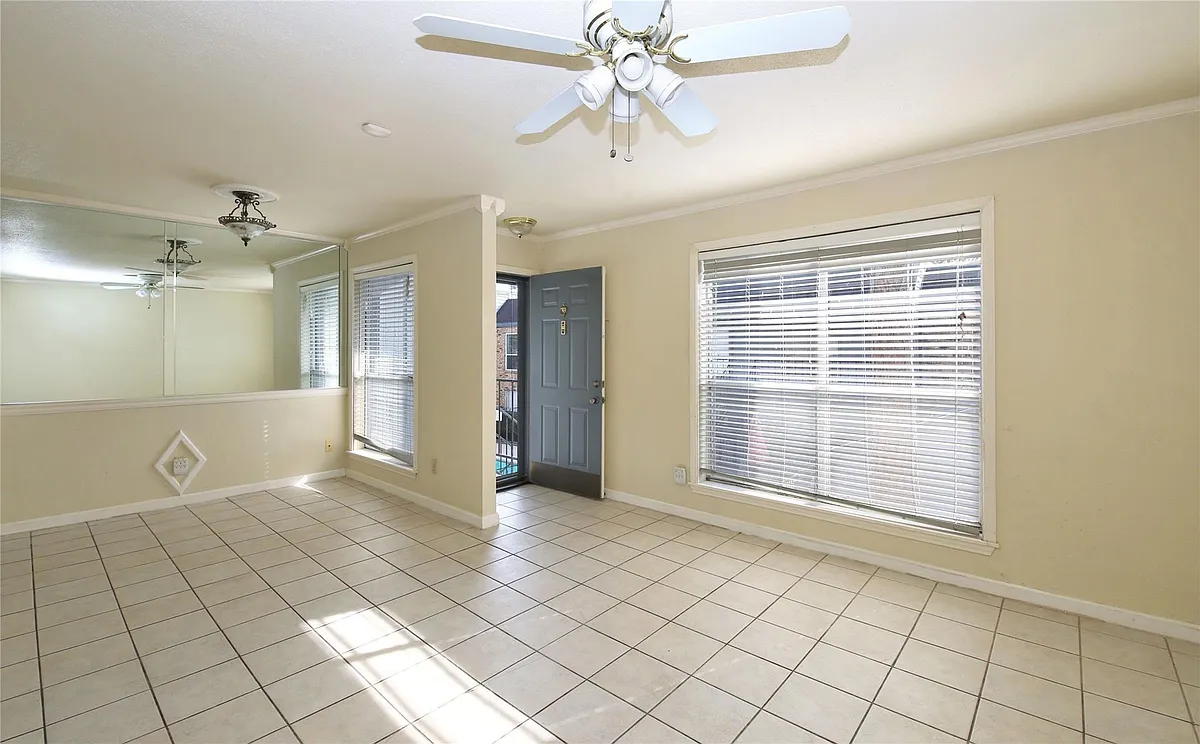Building Photo - 6202 Skyline Dr #32