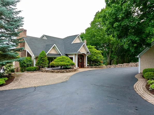 168 Fisher Rd, Pittsford, NY 14534