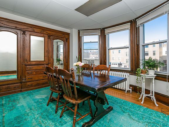 3rd image of 624 E Girard Ave Floor 2