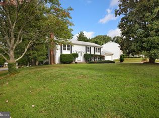 5628 Point Roundtop Ct, Burke, VA 22015