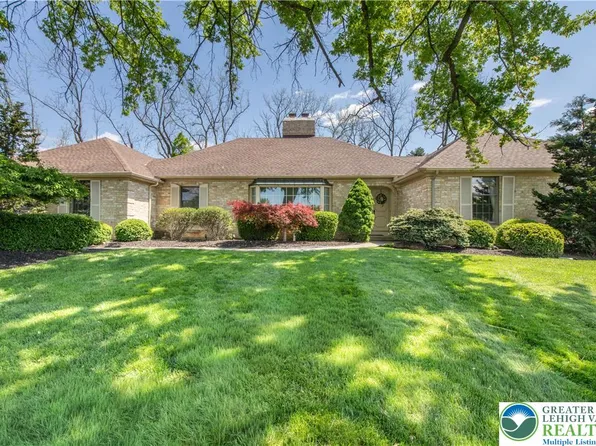 1937 Saucon Dale Cir, Bethlehem, PA 18015