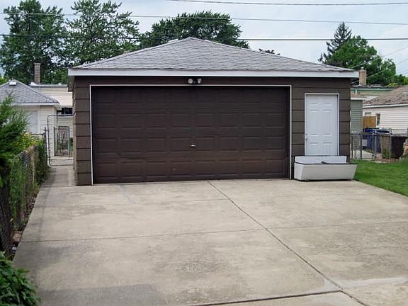 2nd image of 1622 S 57th Ct