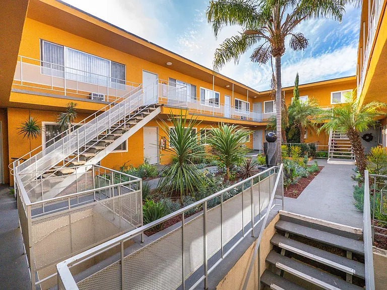 1166 S. Crenshaw Blvd — Photo 18