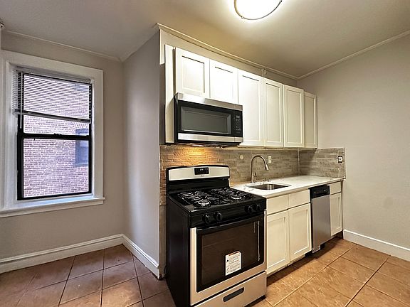 2nd image of 47 Duncan Ave #21E