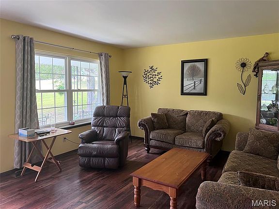 3rd image of 4 Laura Ln