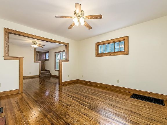 5th image of 75 E Lakeview Ave