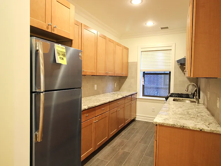 Loads of Storage & S/S Appliances