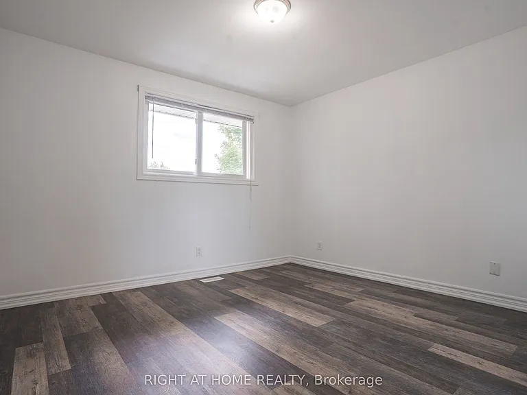 695 Glen Forrest Blvd #UPPER — Photo 17