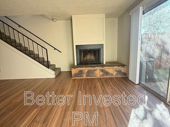 4th image of 972 Marlene St