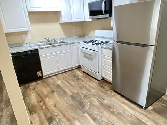 2nd image of 1123 SW 2nd St APT 1