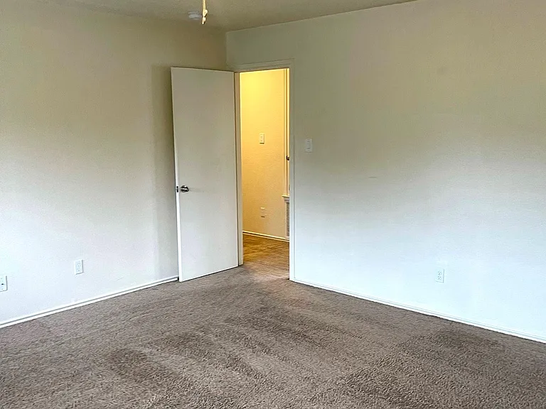 1319 Carmel Oaks — Photo 12