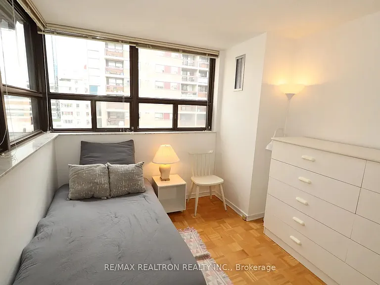 89 McCaul St #919 — Photo 19