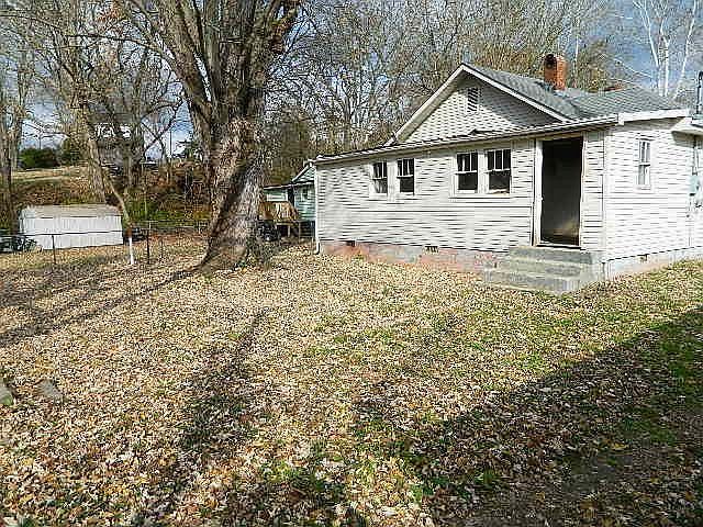 2nd image of 813 Elm St