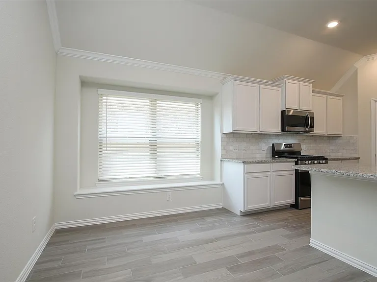 15230 Kickapoo Cavern Dr — Photo 14