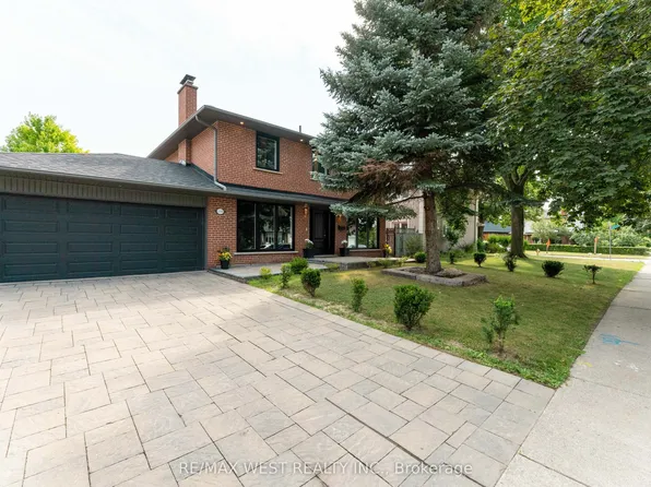 139 Redgrave Dr, Toronto, ON M9R 3V6