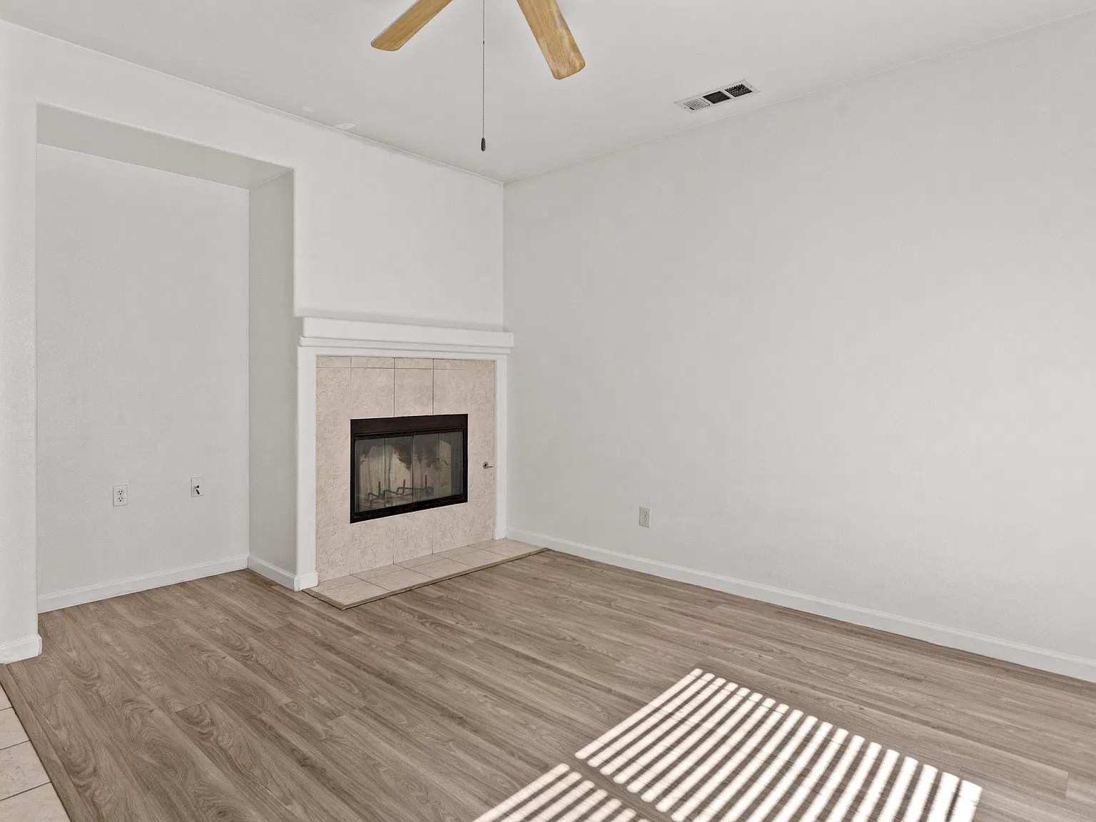 5 bed, 2060 sqft, $2,700 — Photo 3
