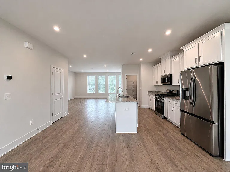 135 Heyford Dr — Photo 16