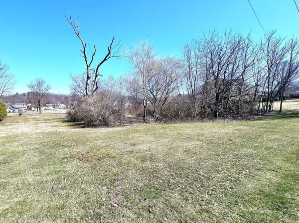 Crown St, Sidman, PA 15955