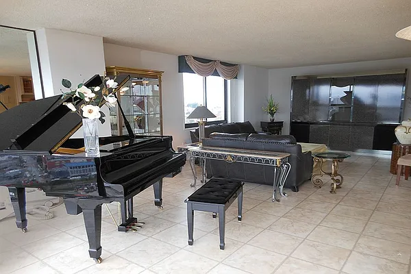 Sold by Hudson View Realty LLC | media 4