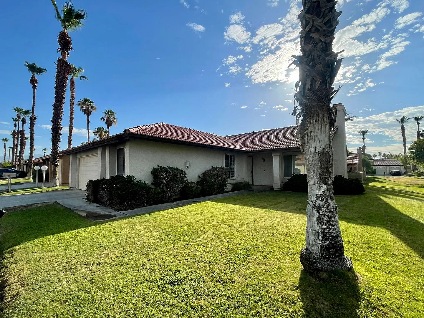 Available Now! 3 Bedroom 2 Bathroom Home In Golden Sun Estates! — Photo 2