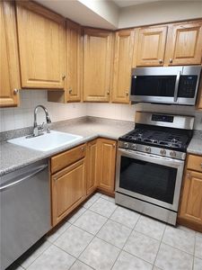 132 Hoffman Ave APT 110, Cranston, RI, 02920