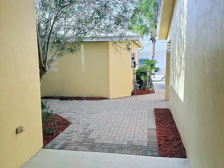 10472 SW Ashlyn Way — Photo 18