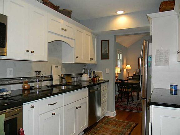 4th image of 205 Corey Ln #205