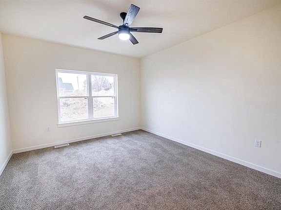 5th image of 425 Village Lane