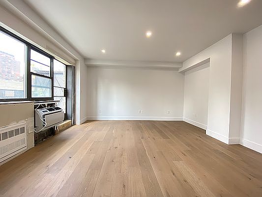 3rd image of 340 E 74th St #14F