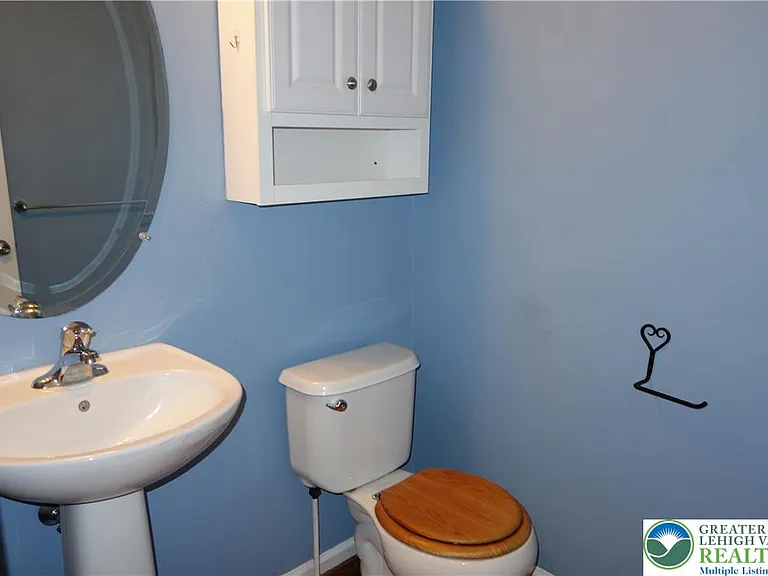 1033 King Way — Photo 9