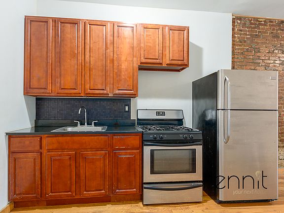 4th image of 319 Jefferson St APT 1L