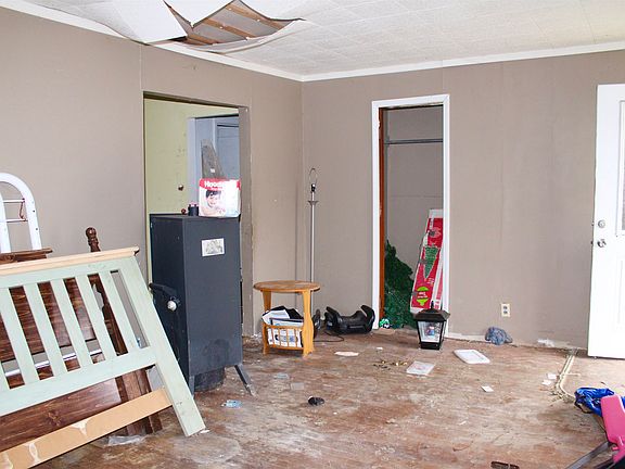 4th image of 2411 Rosemont Dr
