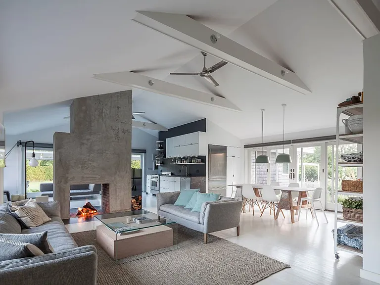 39 Saint Andrews Rd — Photo 1