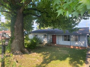 945 S Cherry St, Siloam Springs, AR 72761