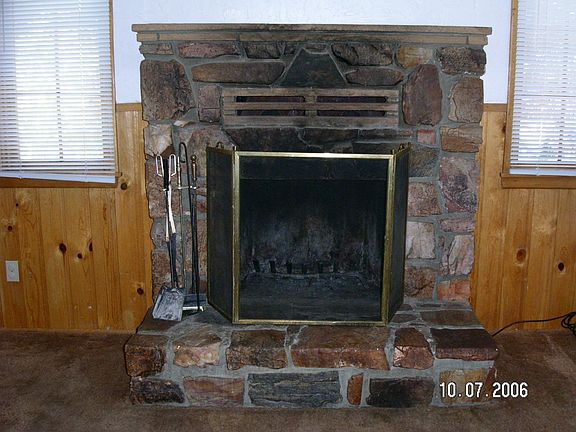 2nd image of 1136 Vine Ave