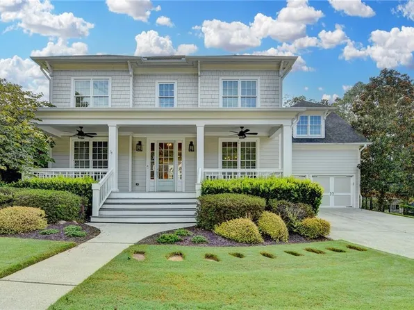 7051 Dove Point Ln, Hoschton, GA 30548