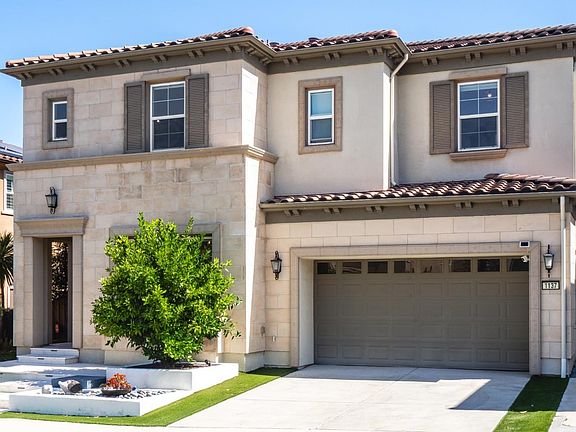3rd image of 1137 Rosamund Dr