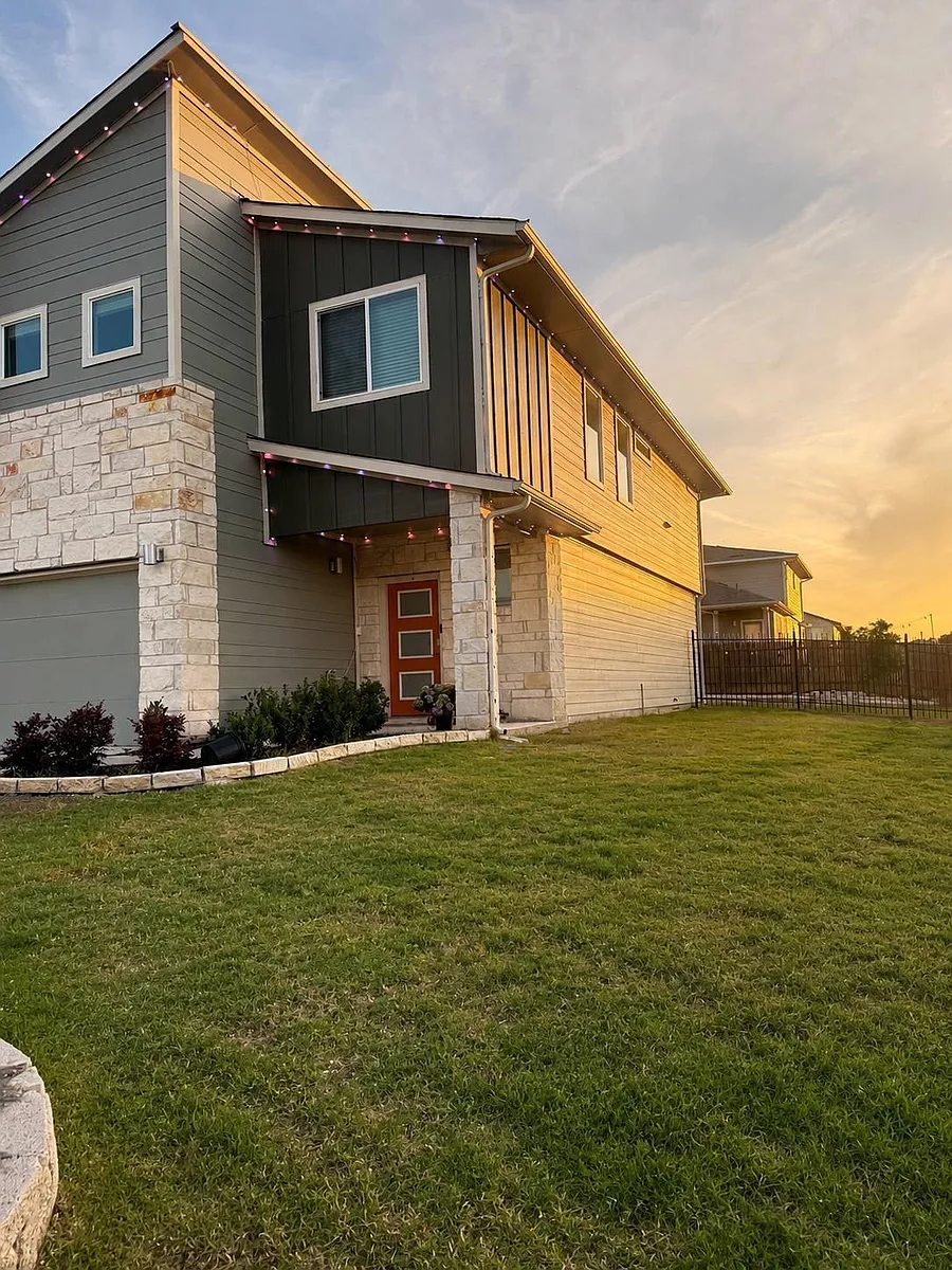 Building Photo - 10924 Meris Ln