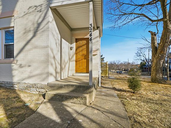 3rd image of 3244 Glenmore Ave