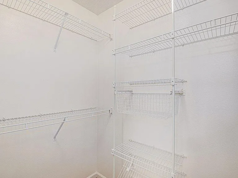 West Hampton Park Apartment Homes — Photo 40