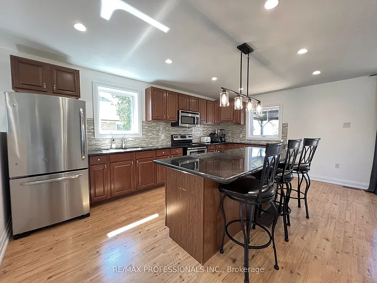 2504 Donnavale Dr — Photo 11