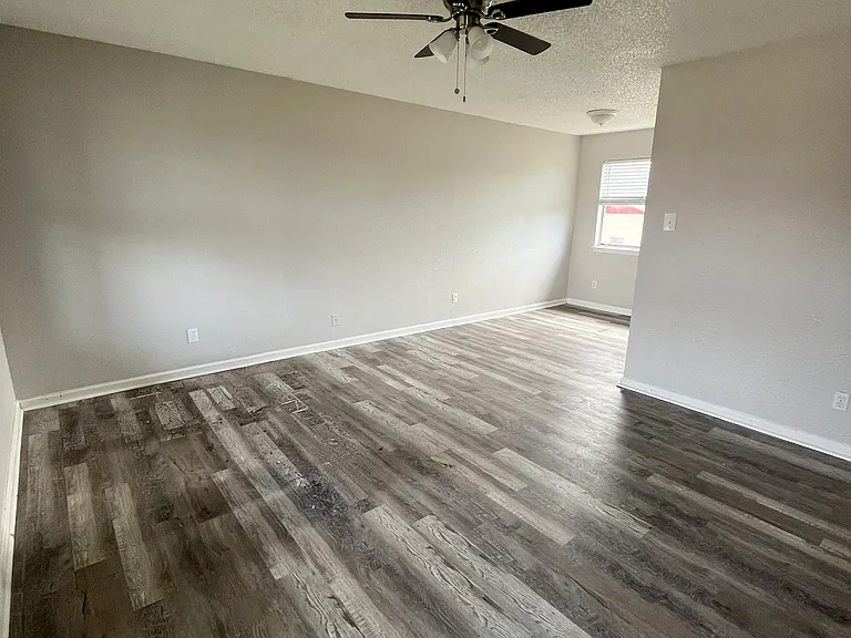 327 Sunrise Ave #12 — Photo 1