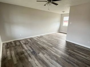 327 Sunrise Ave APT 12, Giddings, TX 78942
