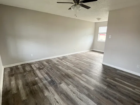 327 Sunrise Ave, Giddings, TX