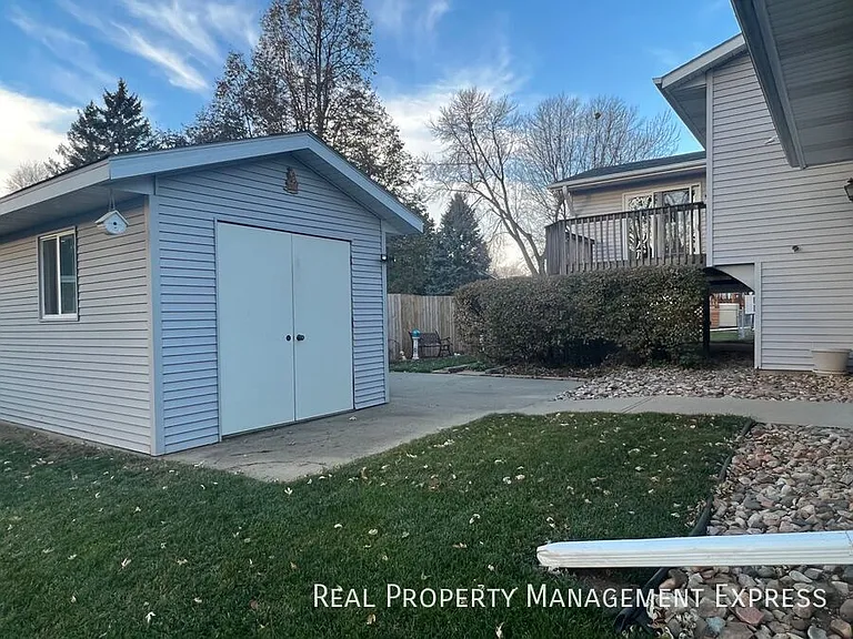 4409 E 20th St — Photo 28