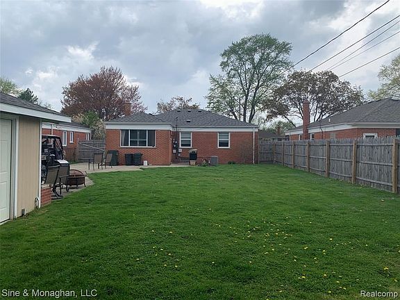 4th image of 26308 Princeton St