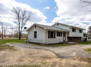 12561 Spruce Ln, Perry, MI 48872