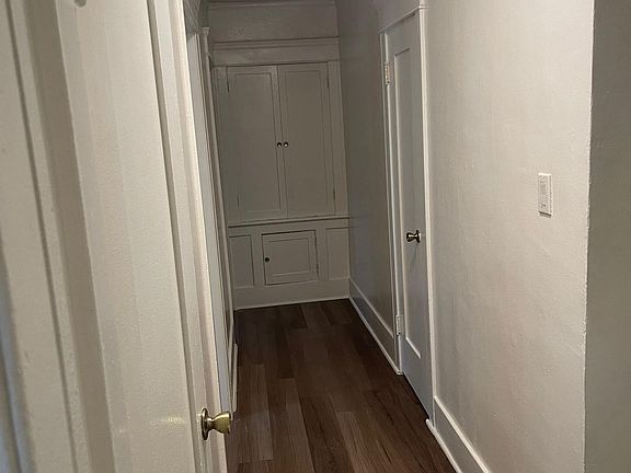1Bd/1Bath - Entrance Hallway